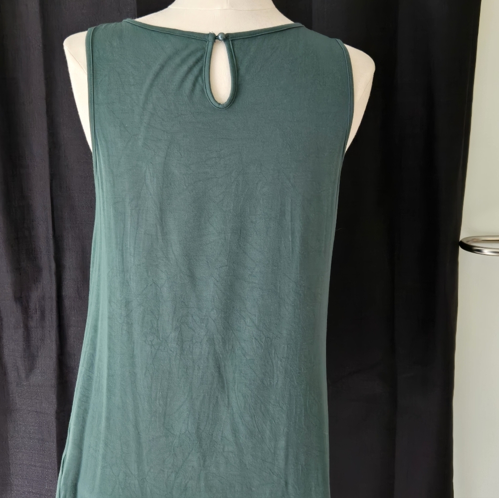 Sleeveless Pleated Tank Top - Emerald Green - Picture 4 of 5
